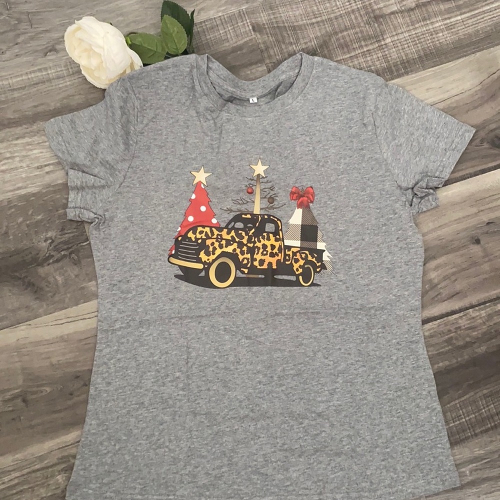 NWT Christmas Holiday Animal Print Truck with Trees Women’s T shirt Sz XL - Picture 2 of 6